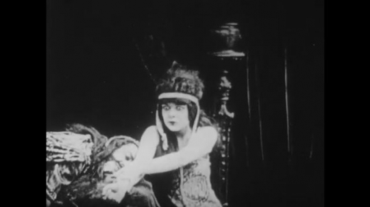 1910s: UNITED STATES: lady holds man